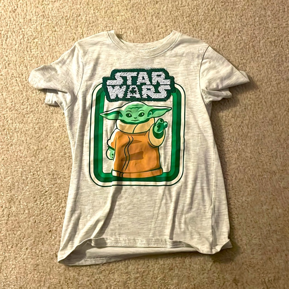 Star Wars t shirt - kids small *baby yoda*
